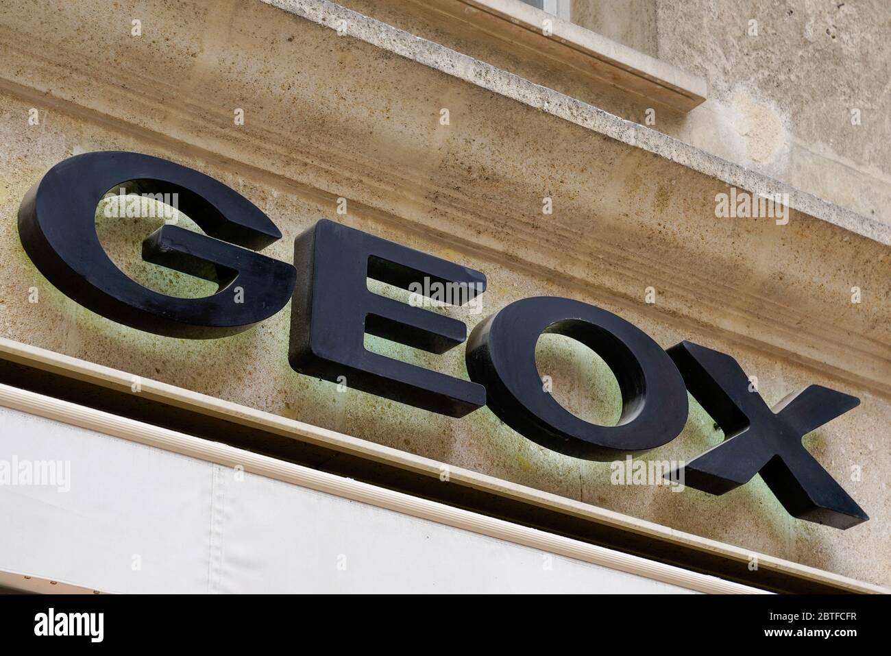 Bordeaux , Aquitaine / France - 05 05 2020 : Geox shoes store text shop  logo for Italian clothing Stock Photo - Alamy