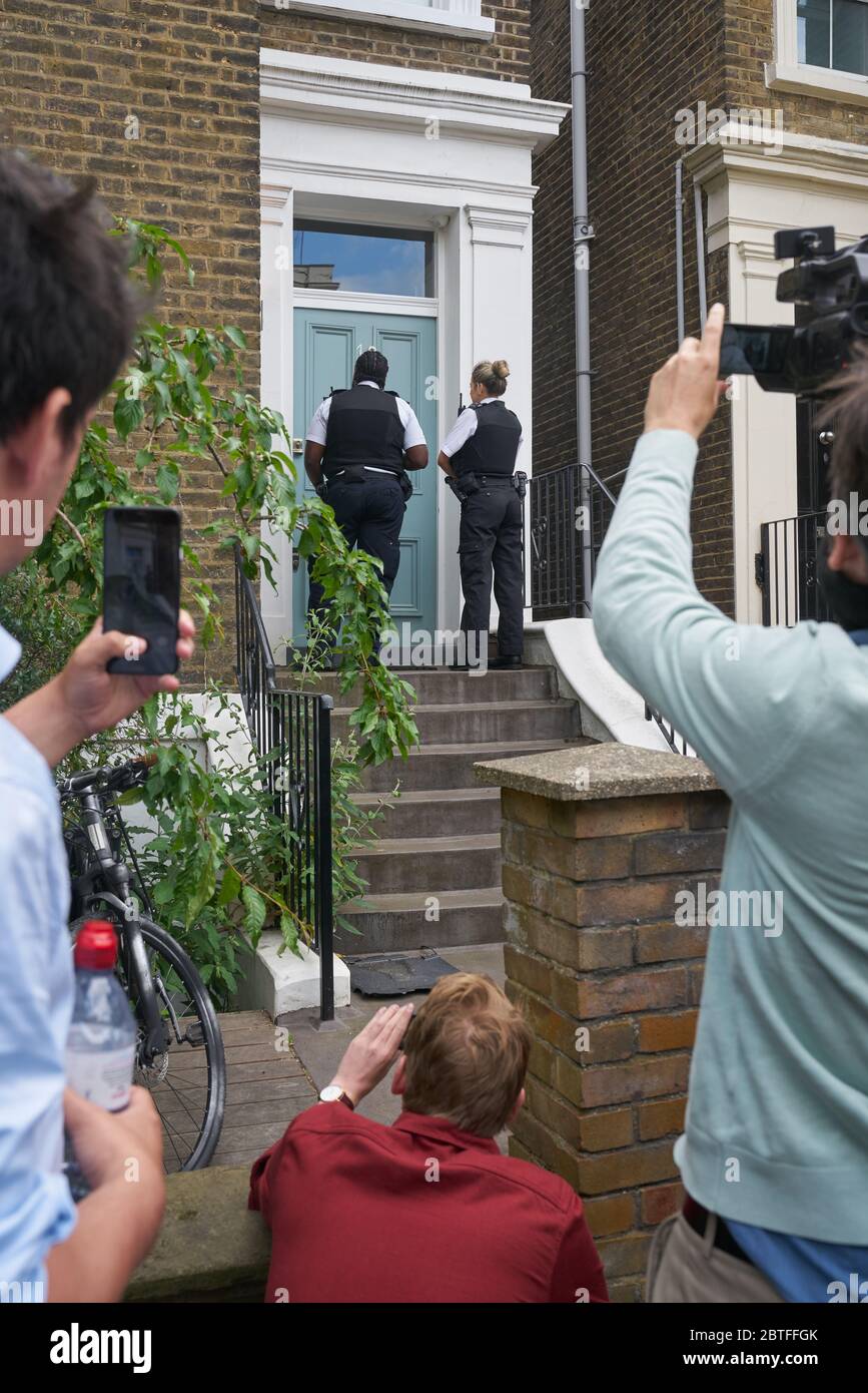 press and police at dominic cummings house in Islington Stock Photo