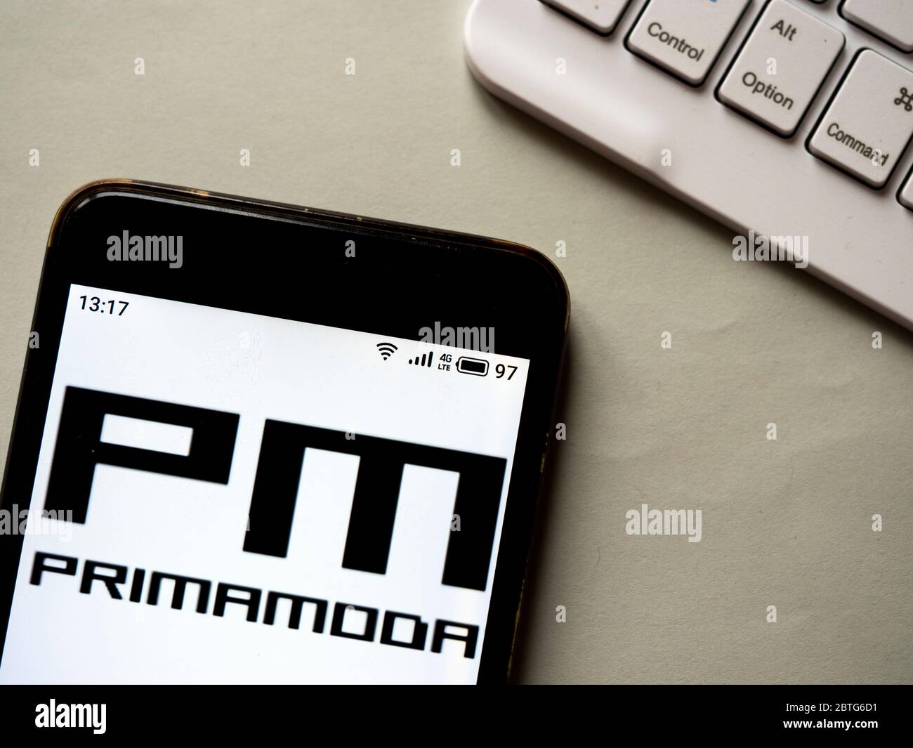 en lille Opstå Forhandle In this photo illustration e-commerce Prima Moda logo is seen displayed on  a smartphone Stock Photo - Alamy