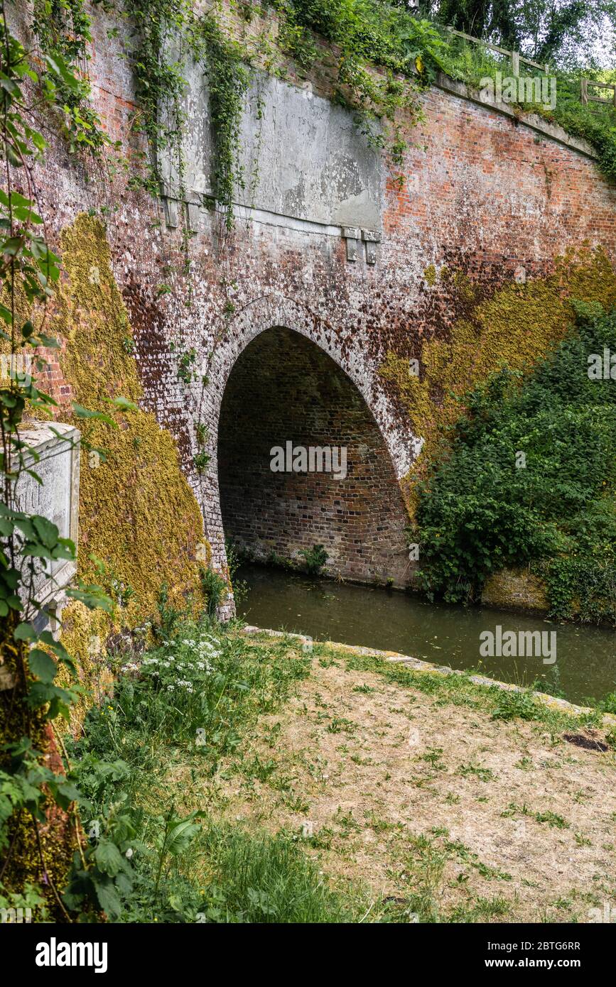 The eastern entrance to the Bruce Tunnel along the Kennet and Avon Canal in Wiltshire, England, UK Stock Photo