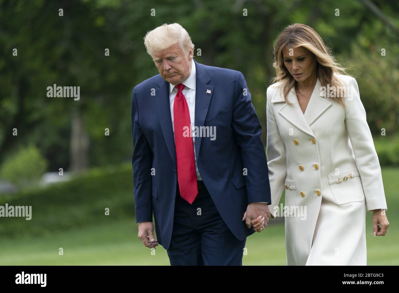 Washington, United States. 25th May, 2020. United States President Donald Trump and First lady Melania Trump return to the White House in Washington, DC, after attending a Memorial Day ceremony at Fort McHenry National Monument and Shrine in Baltimore, Maryland on Monday, May 25, 2020. Photo by Chris Kleponis/UPI Credit: UPI/Alamy Live News Stock Photo