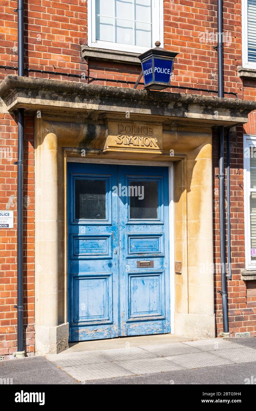 The double door entrance to the historic neo - Georgian style police station at Pangbourne with a traditional glass lamp. Berkshire, UK Stock Photo