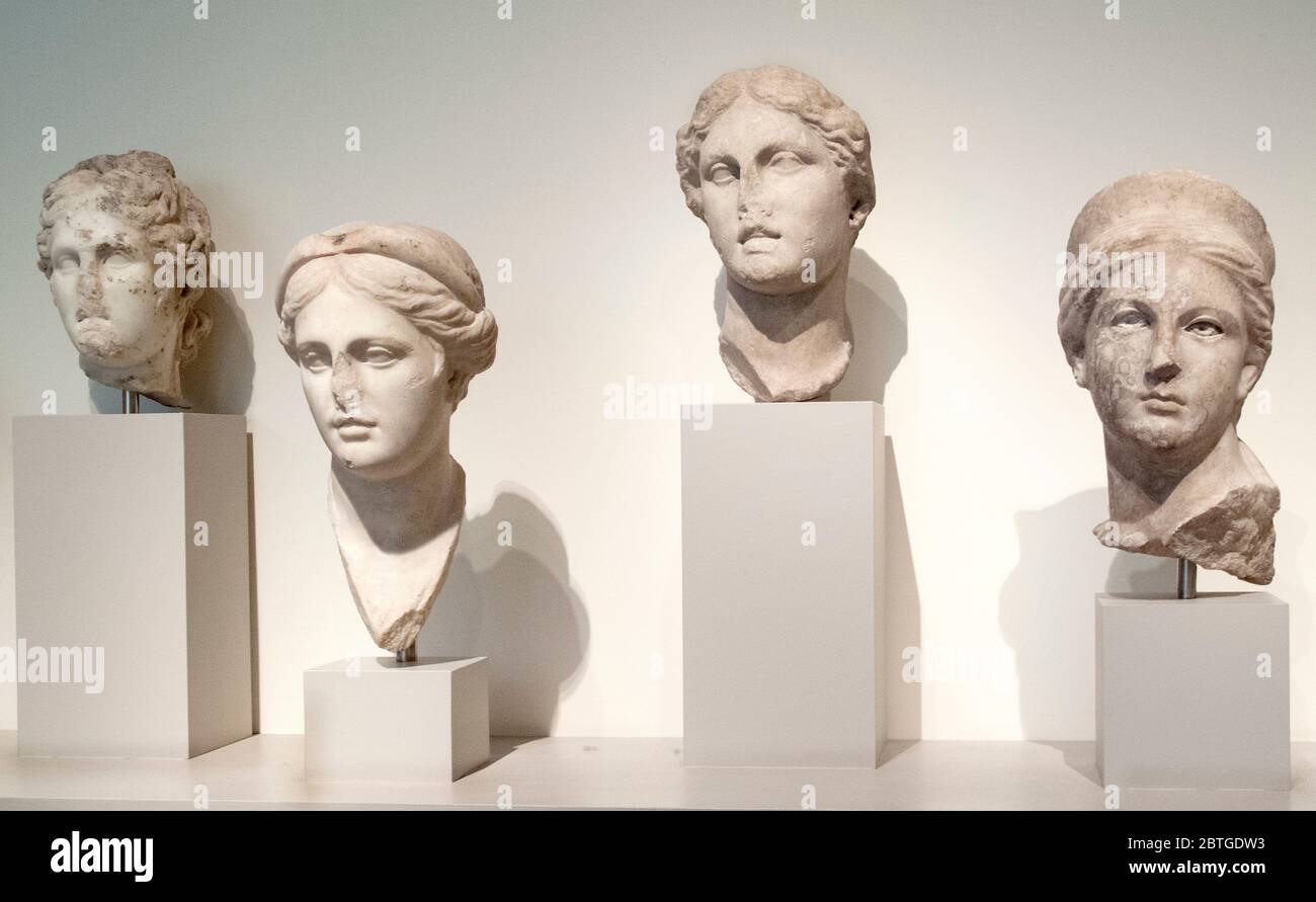 Ancient Greek statue heads in the Metropolitan Museum of Art (MET) New York, USA Stock Photo