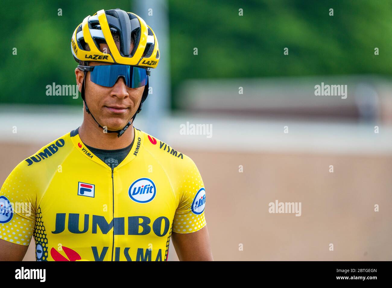 Oakley brillen koop je in Wolvega bij De Jong Optiek