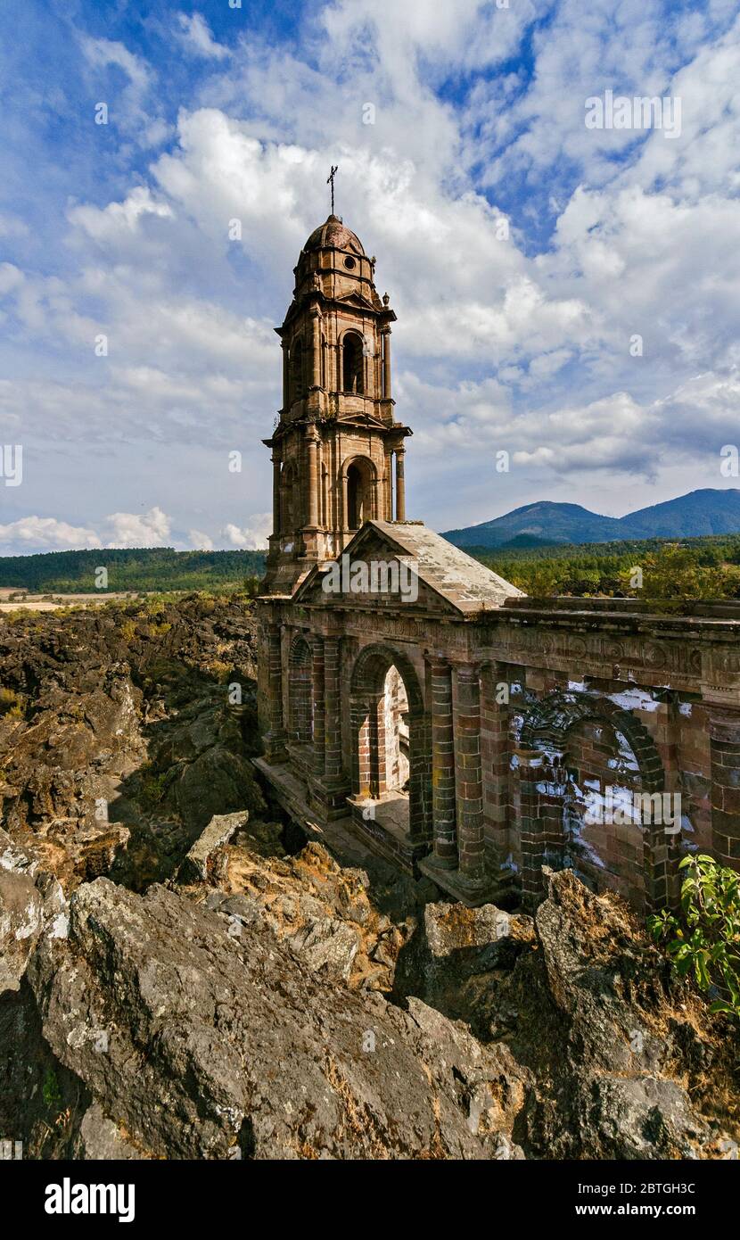 San Juan Parangaricutiro Church buried by the Parícutin volcano in 1943 (or  Volcán de Parícutin) Michoacán, Mexico Stock Photo - Alamy