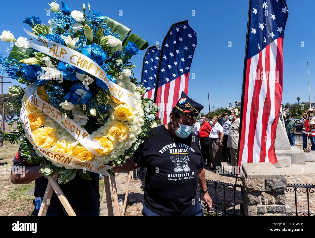 Los Angeles, California, USA. 15th Mar, 2019. Veterans wearing face masks as a preventive measure against the spread of COVID 19 pandemic participate in a Memorial Day Ceremony in Los Angeles.The event took place at the Los Cinco Puntos/Five Points Memorial that honours Mexican American soldiers who died in the World War II, the Korean War, and the Vietnam War. Credit: Ronen Tivony/SOPA Images/ZUMA Wire/Alamy Live News Stock Photo