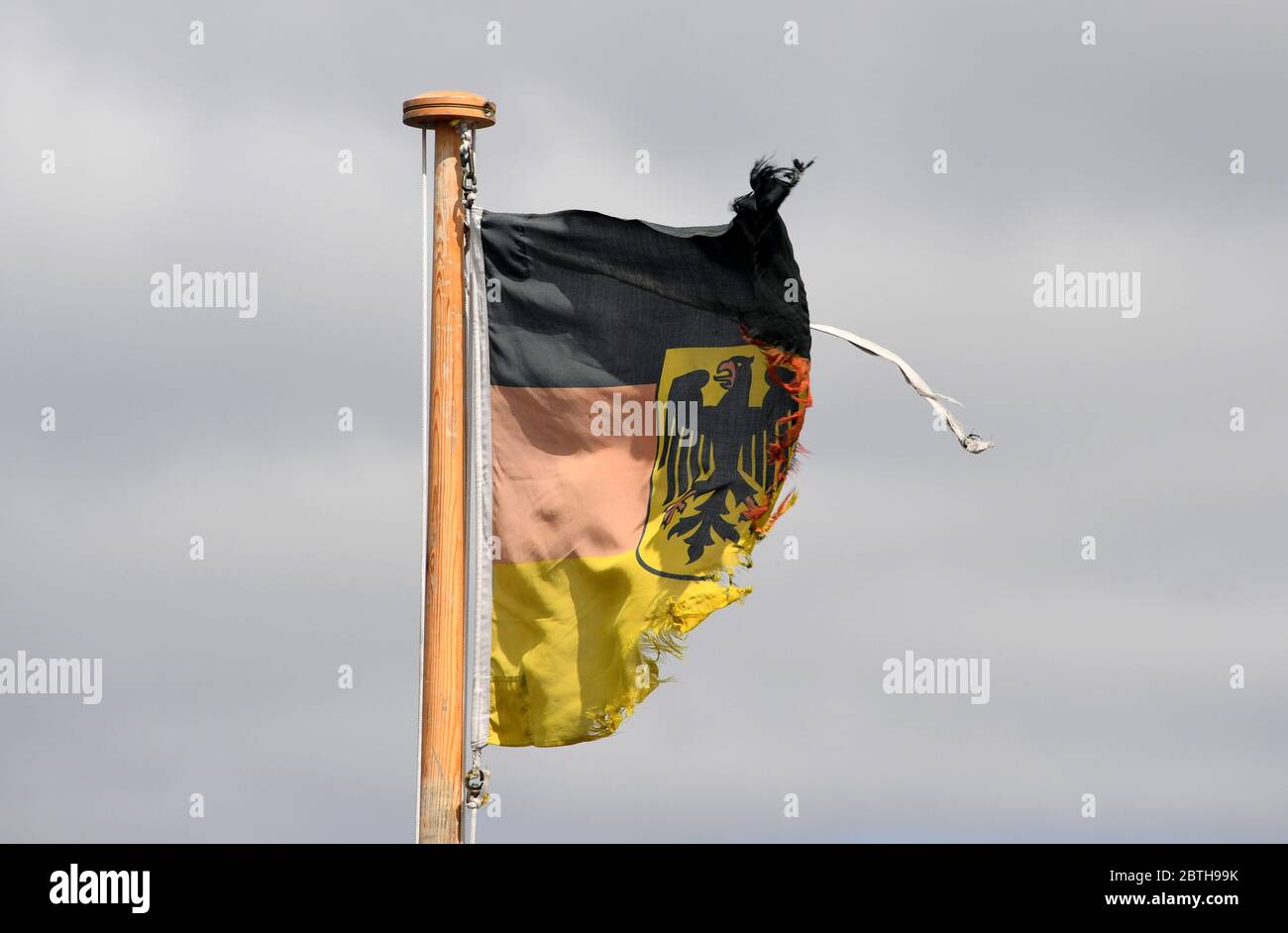 25 May 2020, Schleswig-Holstein, Eckernförde: A visibly battered service flag of the naval forces of the German Federal Armed Forces is waving on the submarine U34 in the naval port of Eckernförde. Photo: Carsten Rehder/dpa Stock Photo