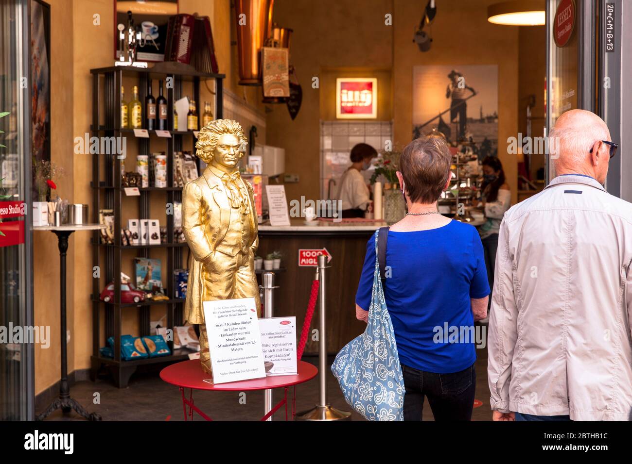 a small Beethoven sculpture in front of a cafe on Friedrich street, queuing during Corona pandemic, Bonn, North Rhine-Westphalia, Germany.  eine klein Stock Photo