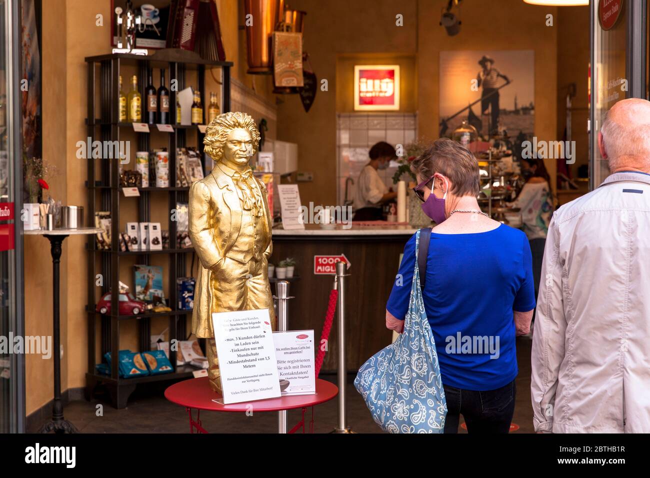 a small Beethoven sculpture in front of a cafe on Friedrich street, queuing during Corona pandemic, Bonn, North Rhine-Westphalia, Germany.  eine klein Stock Photo