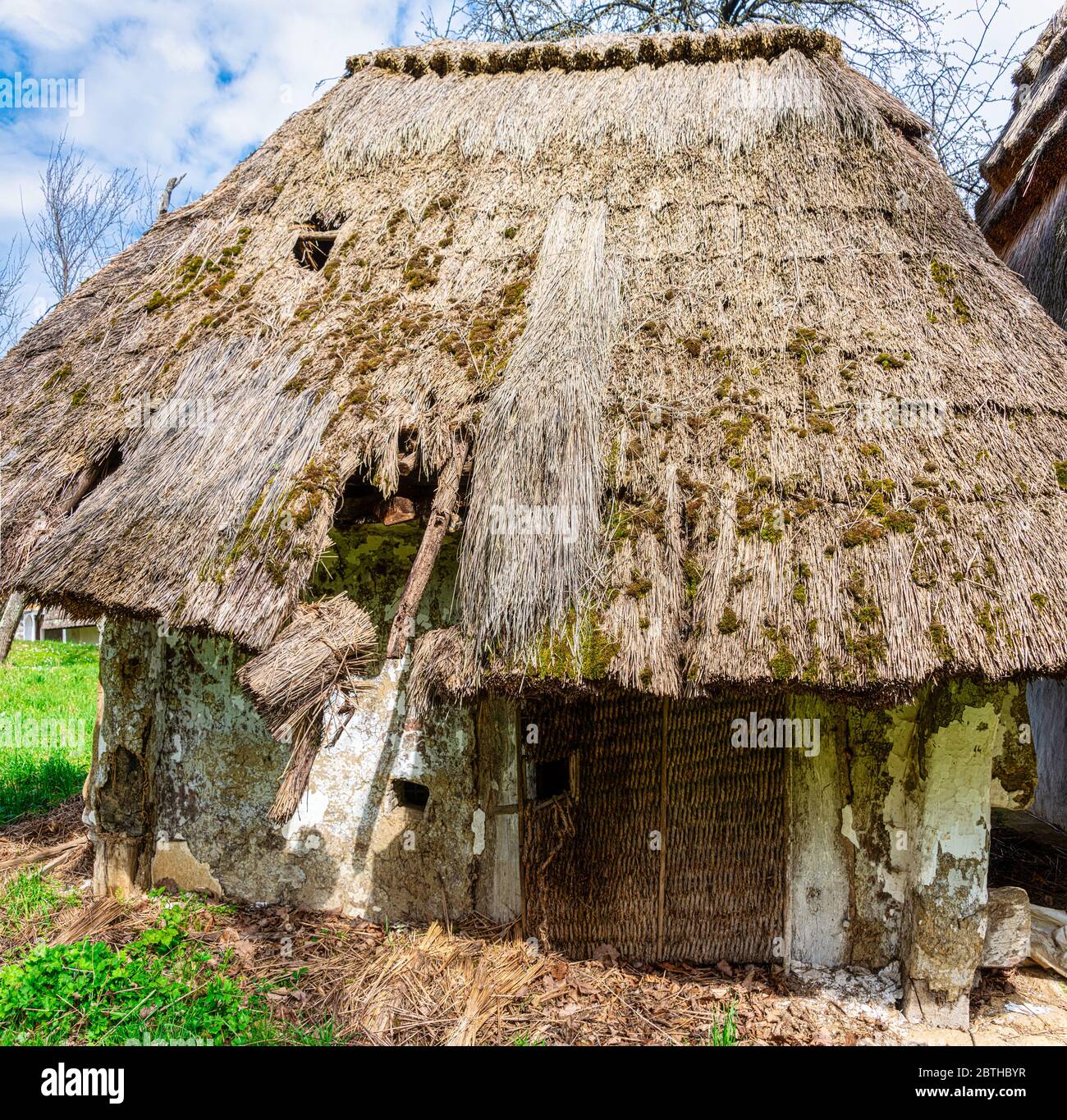 Mud and reed structure hi-res stock photography and images - Alamy