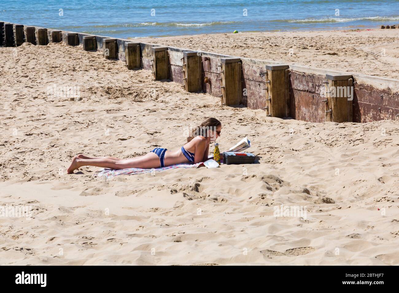 Bournemouth, Dorset UK. 26th May 2020. UK weather: another hot sunny day at Bournemouth beaches with clear blue skies and unbroken sunshine, as the glorious weather continues and temperatures rise. Sunseekers head to the seaside to enjoy the sunshine. Credit: Carolyn Jenkins/Alamy Live News Stock Photo