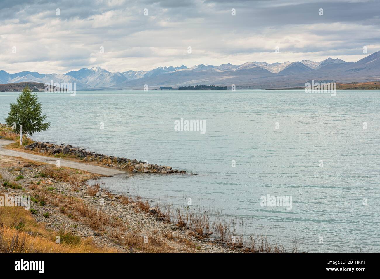 Lake Tekapo in the south island of New Zealand Stock Photo - Alamy