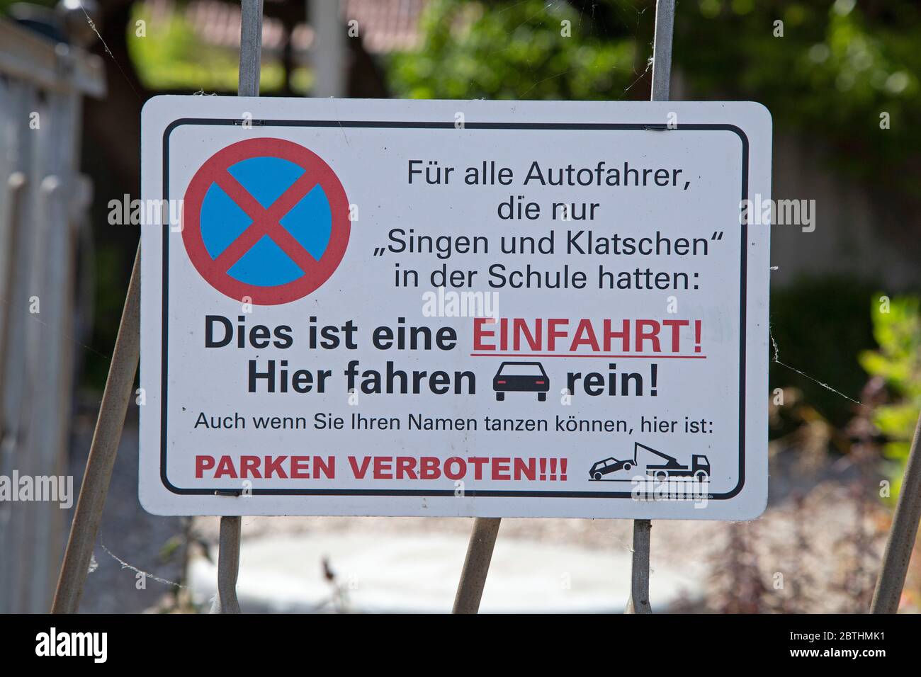 Parken verboten Schild Parkverbot Privatparkplatz Singen und Klatschen Privat