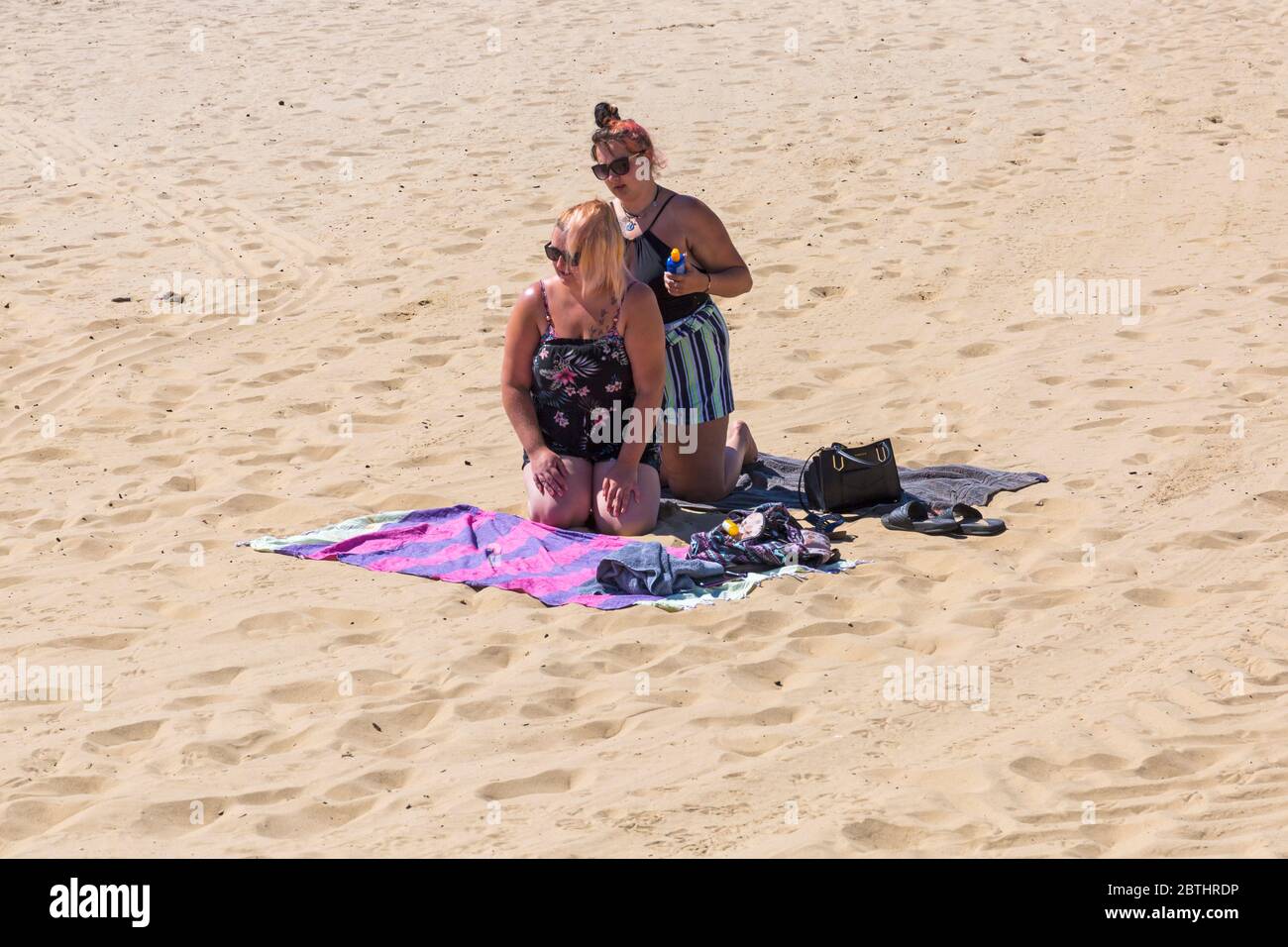 Bournemouth, Dorset UK. 26th May 2020. UK weather: another hot sunny day at Bournemouth beaches with clear blue skies and unbroken sunshine, as the glorious weather continues and temperatures rise. Sunseekers head to the seaside to enjoy the sunshine. Slapping on the suncream. Credit: Carolyn Jenkins/Alamy Live News Stock Photo