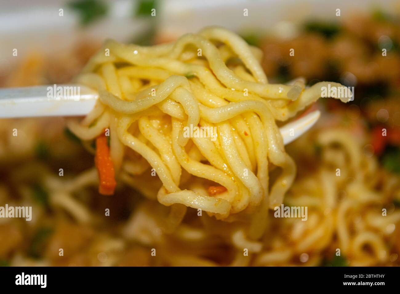 Cooked instant noodles with spices, dried vegetables and freezedried