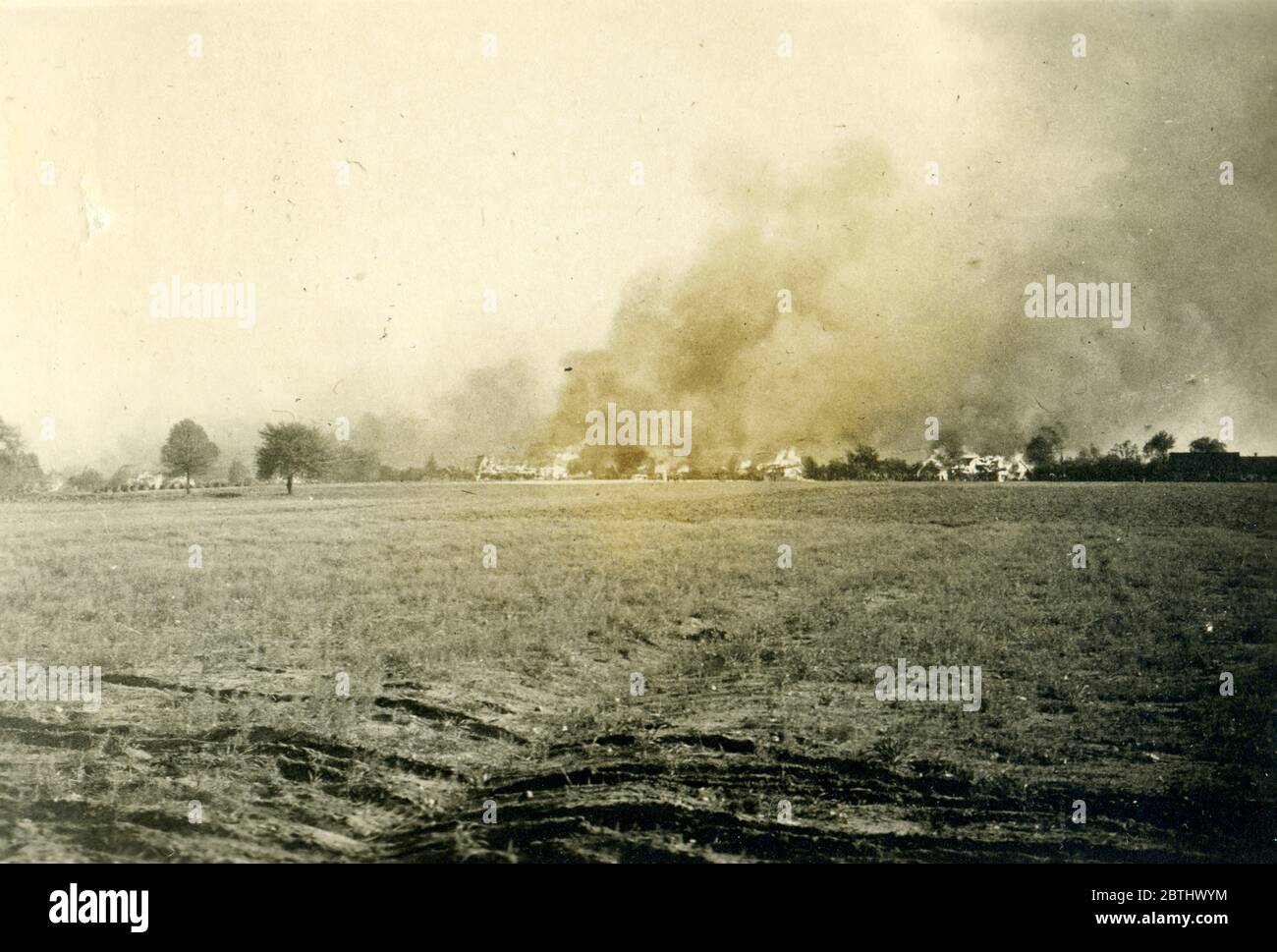 WW2 Houses in Russia burns after the axis bombing - Barbarossa operation 1942 Stock Photo