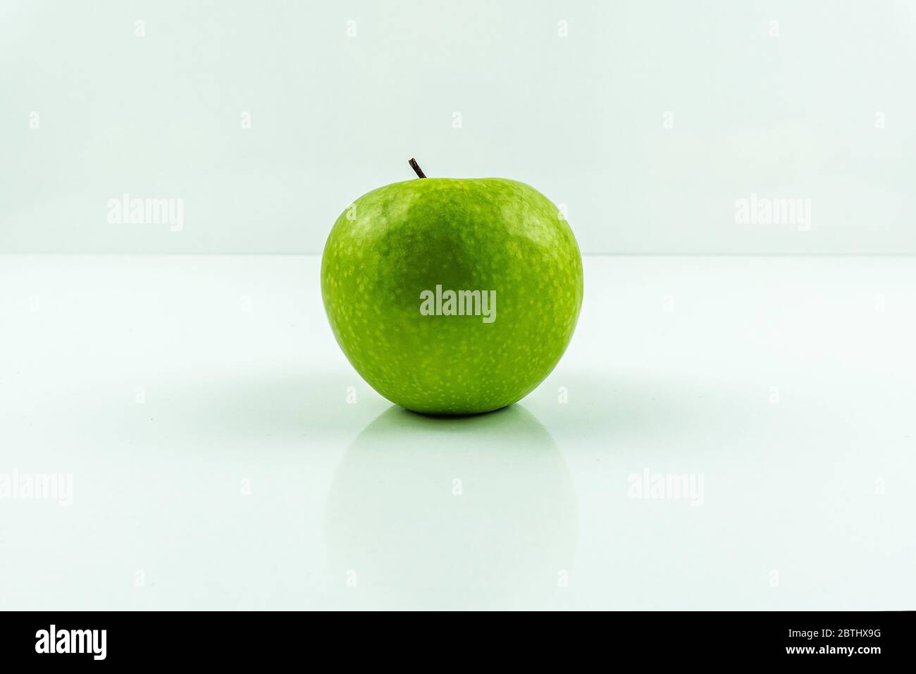 Green apple isolated on white background Stock Photo - Alamy