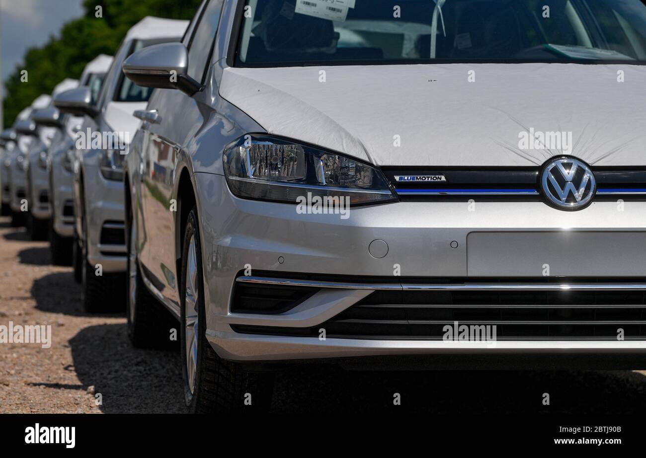 Zwickau, Germany. 26th May, 2020. Brand new VW Golf Variant are on the  Volkswagen factory premises in Zwickau. Credit: Hendrik  Schmidt/dpa-Zentralbild/ZB/dpa/Alamy Live News Stock Photo - Alamy