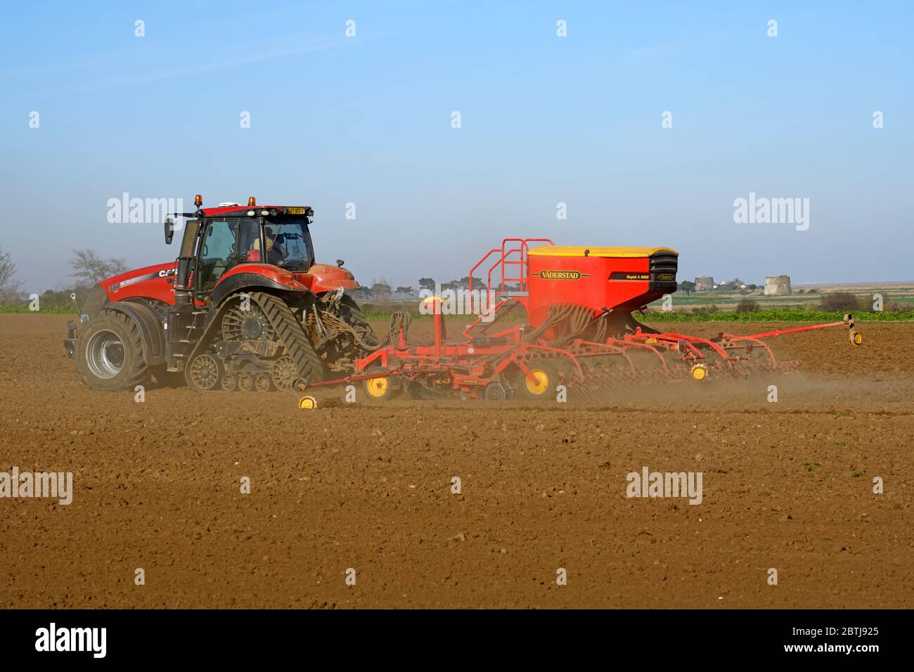 Vaderstad Rapid A 800S drill sowing pea crop Stock Photo