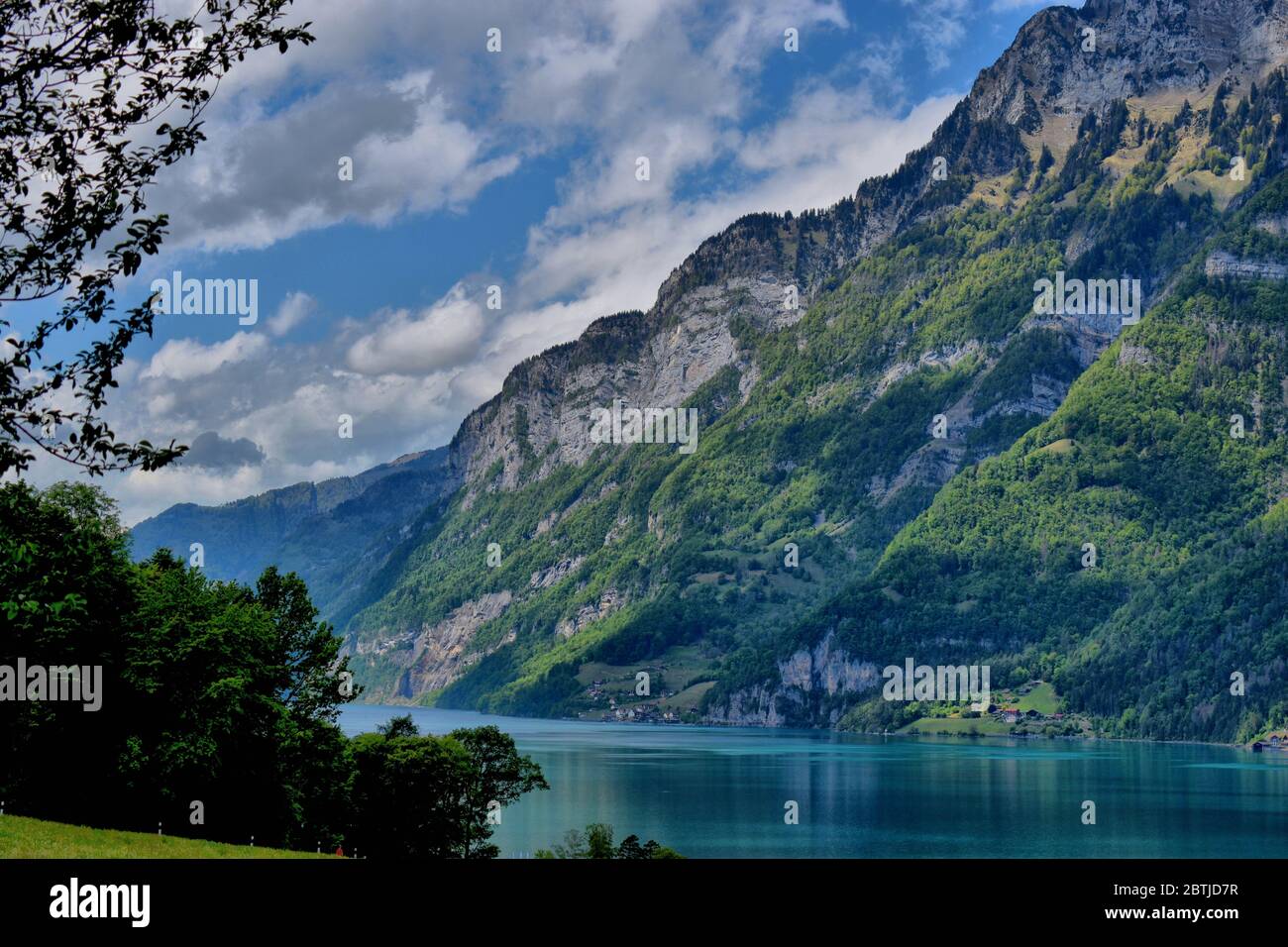 Walensee Background Mountains at the Walensee in Switzerland Stock Photo - Alamy