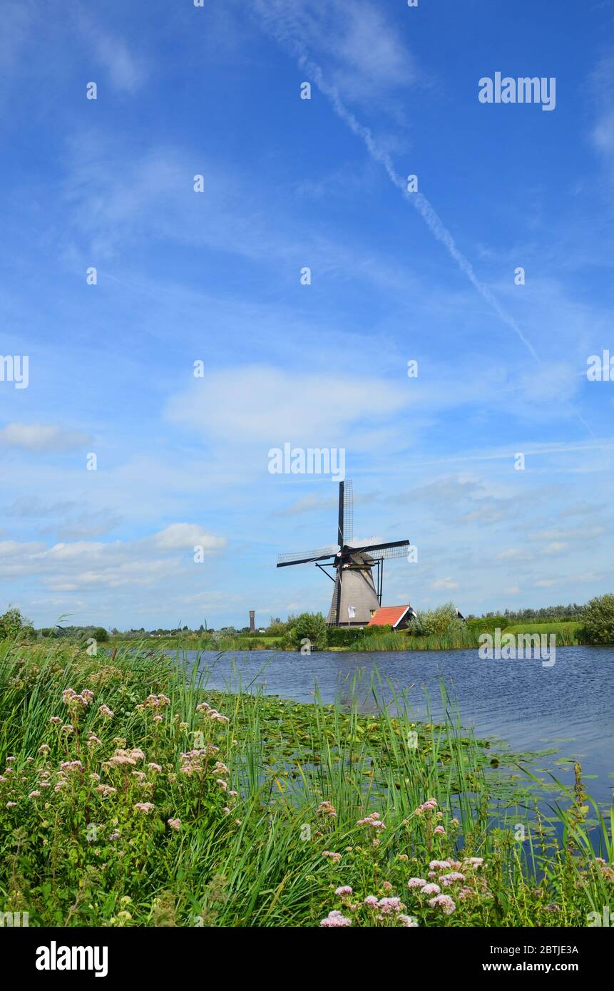 kinderdijk-is-a-village-in-the-the-netherlands-south-holland-province