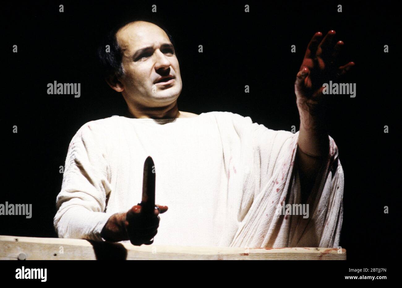 Ben Kingsley (Marcus Brutus) in JULIUS CAESAR by Shakespeare at the Royal Shakespeare Company (RSC), Royal Shakespeare Theatre, Stratford-upon-Avon  26/09/1979  design: Christopher Morley   lighting: Brian Harris   director: Barry Kyle Stock Photo