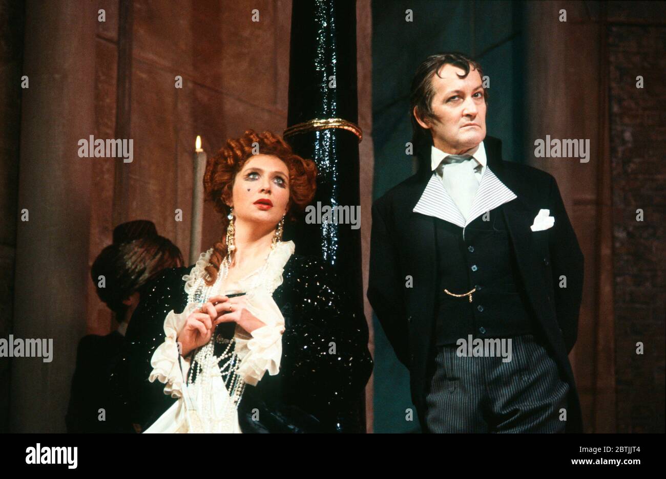 Joanna McCallum (Marguerite Blakeney), Charles Kay (Chauvelin) in THE SCARLET PIMPERNEL by Baroness Orczy at Her Majesty's Theatre, Haymarket, London SW1 11/12/1985   a Chichester Festival Theatre production  adapted by Beverley Cross  music: Jeremy Sams  design: Mark Thompson  lighting: Mark Henderson  fights: Malcolm Ranson  director: Nicholas Hytner Stock Photo