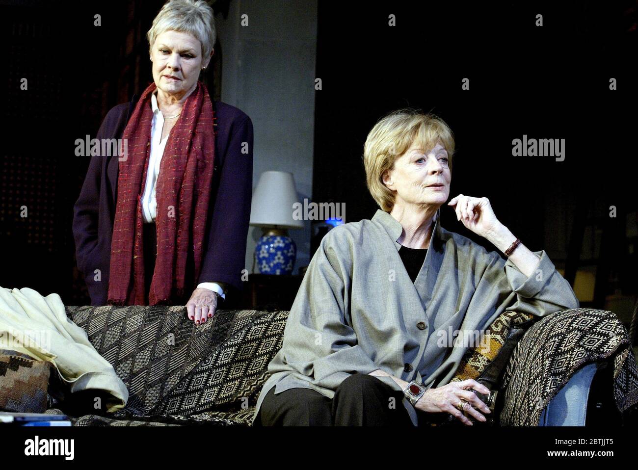 l-r: Judi Dench (Frances Beale), Maggie Smith (Madeleine Palmer) in THE BREATH OF LIFE by David Hare at the Theatre Royal Haymarket, London SW1 15/10/2002  set design: William Dudley  costumes: Jenny Beavan  lighting: Hugh Vanstone  director: Howard Davies Stock Photo