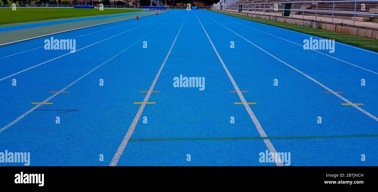 Blue. Track Racetrack Empty race track curve hi-res stock photography and images - Alamy