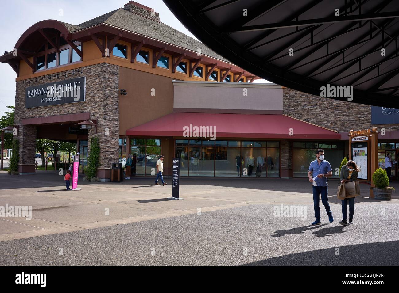 Woodburn Premium Outlets, a mall in Oregon, reopens on Memorial Day  weekend. Stores are required to follow safety protocols and have occupancy  limits Stock Photo - Alamy