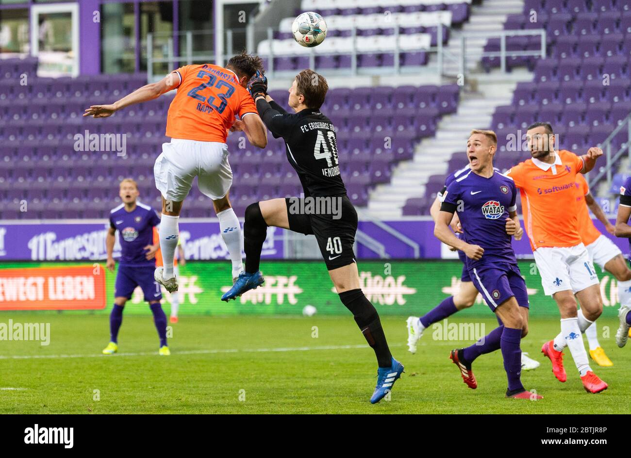 Aue, Germany. 26th May, 2020. Football: 2nd Bundesliga, FC Erzgebirge Aue - SV Darmstadt 98, 28th matchday, at the Sparkassen-Erzgebirgsstadion. Nicolai Rapp of Darmstadt against Aue's goalkeeper Robert Jendrusch. Credit: Robert Michael/dpa-Zentralbild - Pool/dpa - IMPORTANT NOTE: In accordance with the regulations of the DFL Deutsche Fußball Liga and the DFB Deutscher Fußball-Bund, it is prohibited to exploit or have exploited in the stadium and/or from the game taken photographs in the form of sequence images and/or video-like photo series./dpa/Alamy Live News Stock Photo