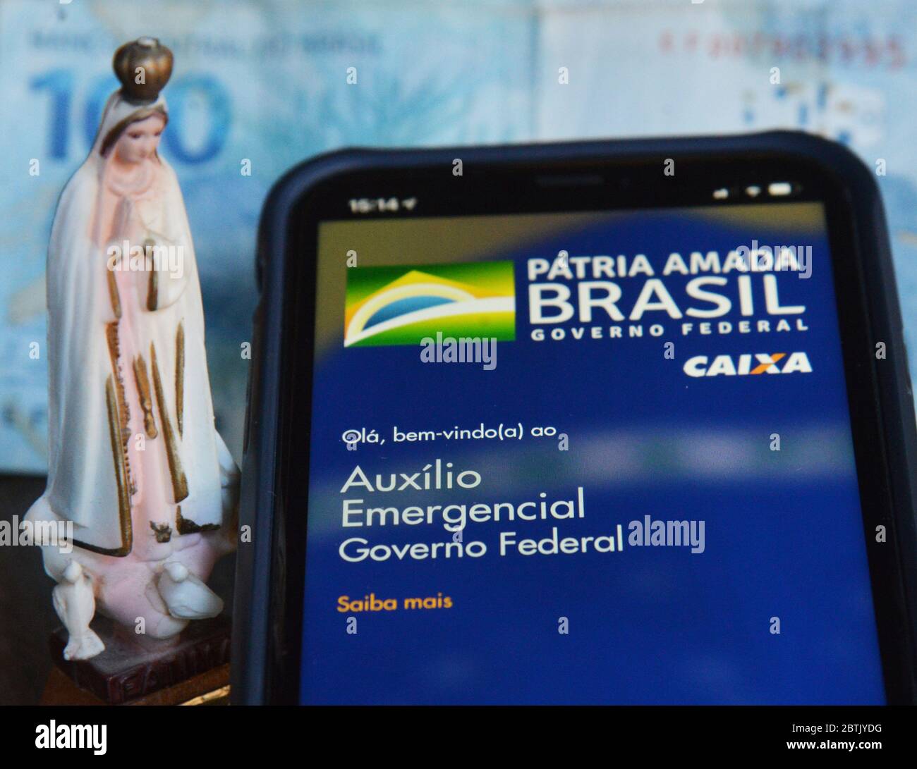 CORONAVIRUS EMERGENCY AID Image produced to illustrate the application of Caixa Econômica Federal - payment of Emergency Aid in the amount of R$600 Stock Photo