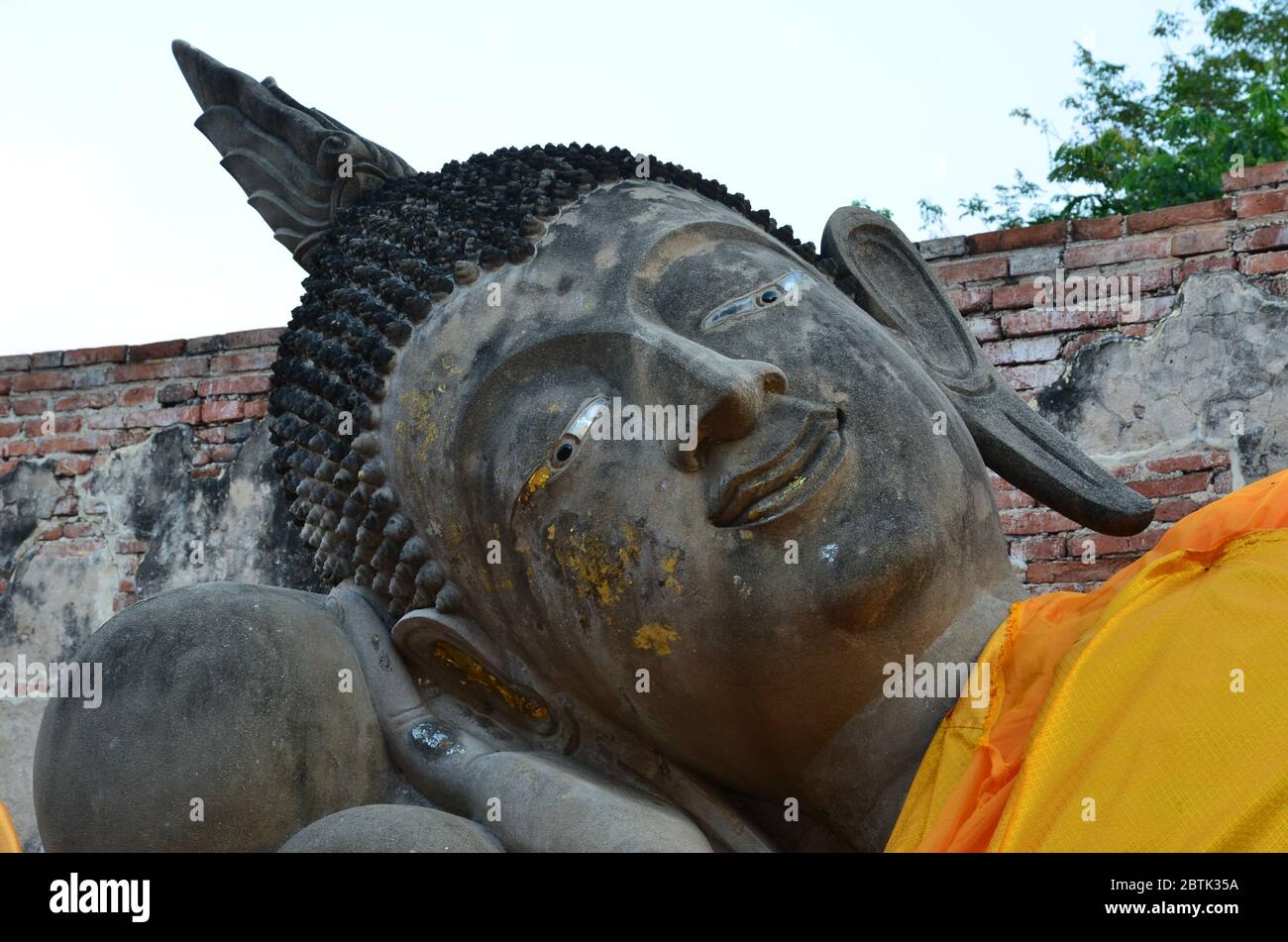 Huge reclining buddha statue at Wat Phutthai Sawan in Ayutthaya Stock Photo
