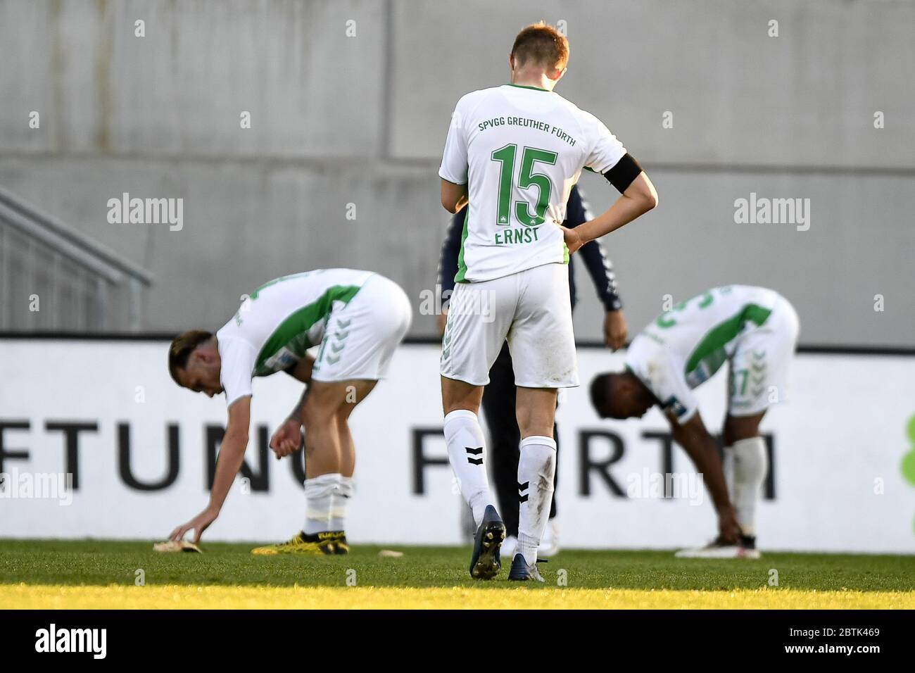 HANDOUT - 26 May 2020, Bavaria, Fürth: Football: 2nd Bundesliga, SpVgg Greuther Fürth - VfL Osnabrück, 28th matchday at the Ronhof Thomas Sommer sports park. Sebastian Ernst von Fürth walks across the pitch. Photo: Lukas Barth-Tuttas/epa-POOL/dpa - only for use in accordance with contractual agreement Stock Photo
