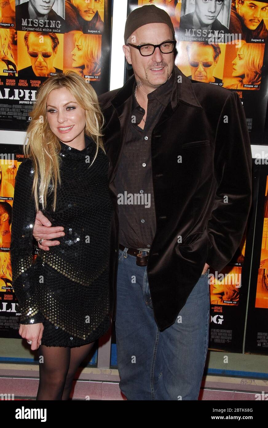 The director Nick Cassavetes and wife arriving at the Notebook Premiere at  the Westwood Village Theatre in Los Angeles. June 21, 2004. -  CassavetesNick wife019.JPG - CassavetesNick wife019.JPGCassavetesNick  wife019 Event in Hollywood, image size:872x1390