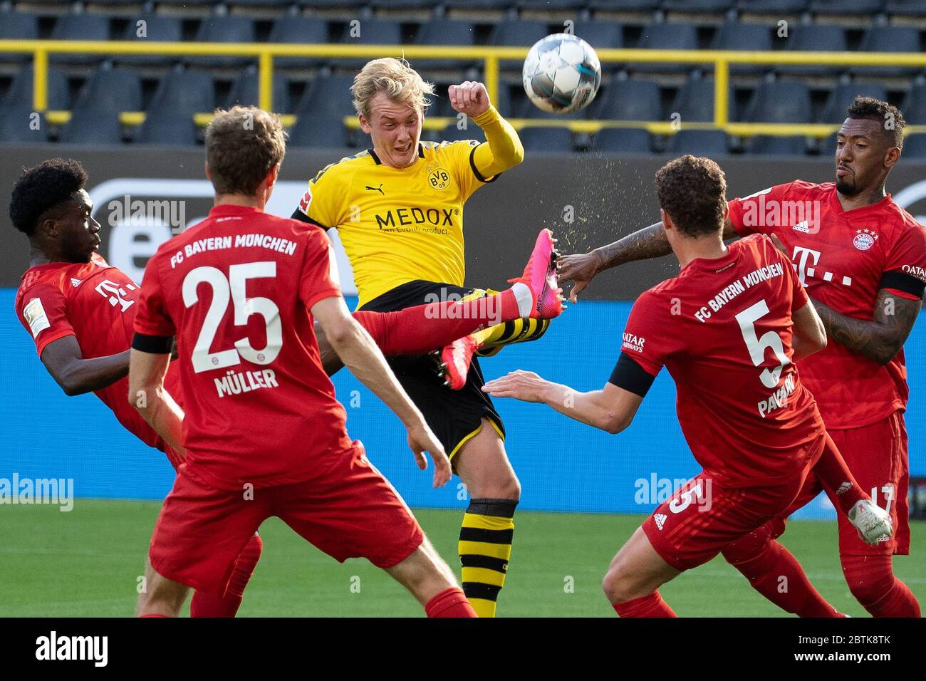 26 May 2020, North Rhine-Westphalia, Dortmund: Football: Bundesliga, 28th matchday, Borussia Dortmund - FC Bayern Munich at Signal Iduna Park. Munich's Alphonso Davies (l-r), Munich's Thomas Müller, Munich's Benjamin Pavard, Munich's Jerome Boateng and Dortmund's Julian Brandt (M) fight for the ball. IMPORTANT NOTE: In accordance with the regulations of the DFL Deutsche Fußball Liga and the DFB Deutscher Fußball-Bund, it is prohibited to use or have used in the stadium and/or photographs taken of the match in the form of sequence images and/or video-like photo series. Photo: Federico Gambarini Stock Photo