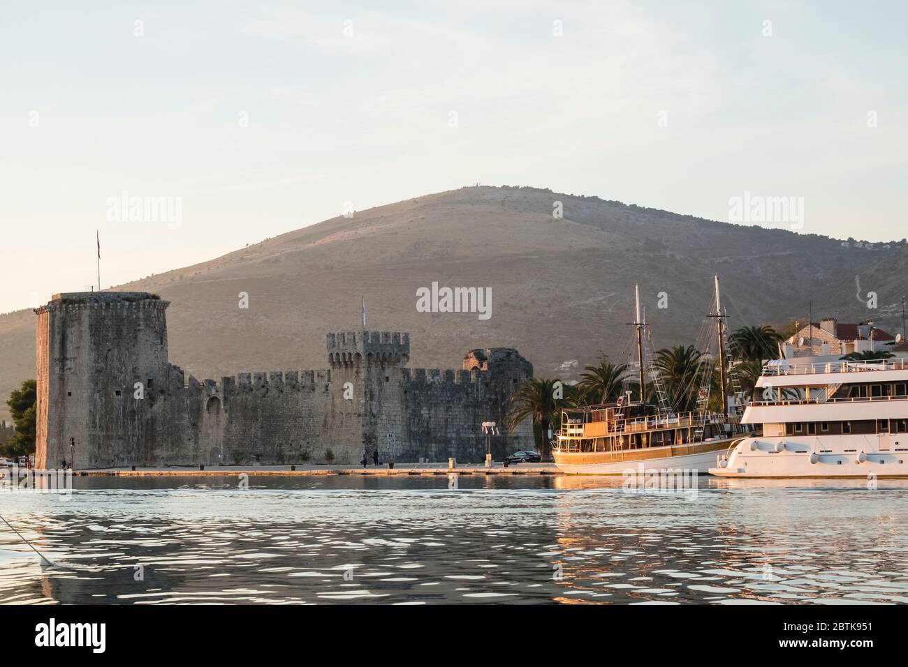 Kamerlengo Castle on the waterfront promendade, with boats docked, Trogir, Dalmatia, Croatia Stock Photo