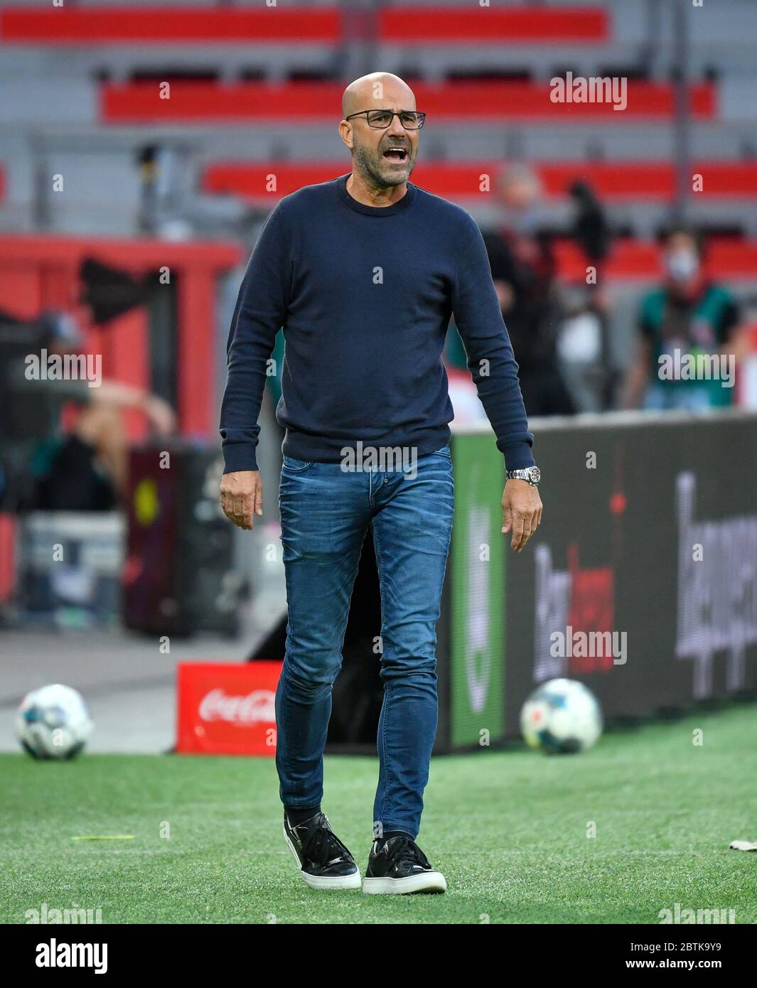 Leverkusen, Germany. 26th May, 2020. Leverkusen, Germany, May 26 2020: Football Bundesliga, matchday 28, Bayer 04 Leverkusen - VfL Wolfsburg, Trainer Peter Bosz (Leverkusen) Credit: Juergen Schwarz/Alamy Live News Stock Photo