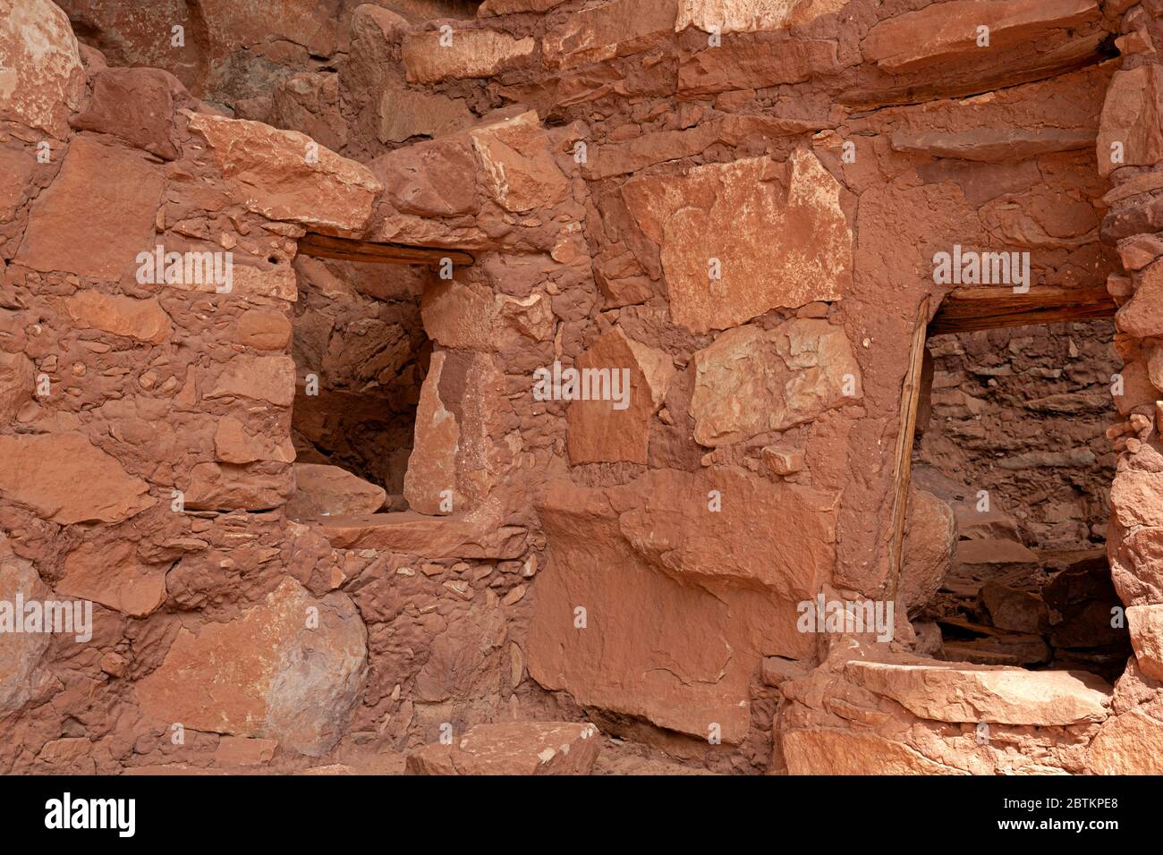 UT00655-00...UTAH - Cliff dwelling built by the Ancestral Puebloans in a deep cove, part of the Horsecollar Ruin in Natural Bridges National Monument. Stock Photo