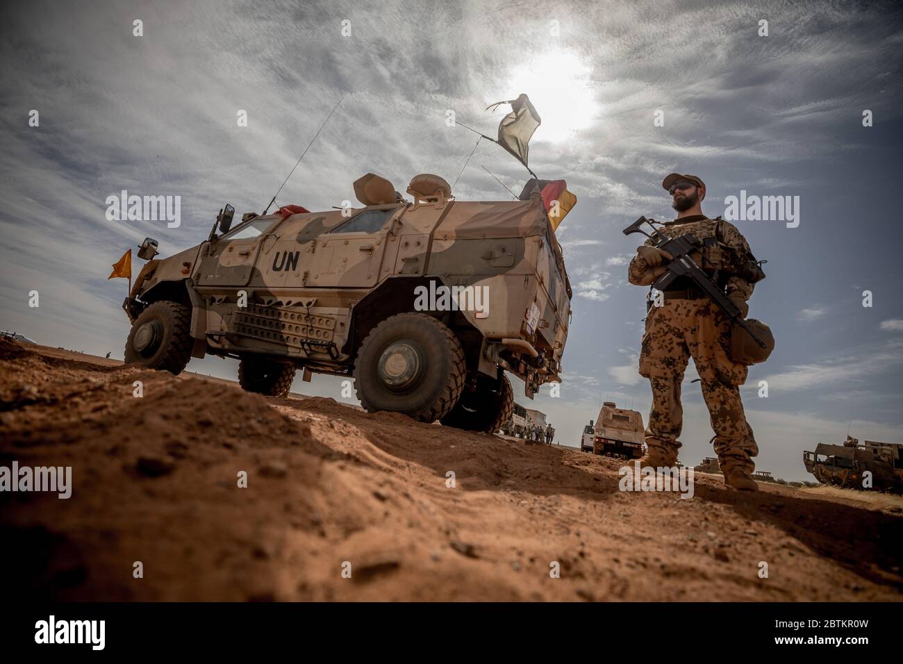 Gao, Mali. 13th Nov, 2018. A soldier of the German Armed Forces is standing at the airport near the base in the north of Mali. In 2019, the number of troops sent on peace missions all over the world has further decreased. At the end of last year an estimated 137,781 soldiers, police officers and civilians were deployed on a total of 61 international missions, according to a report published on Wednesday by the Stockholm Peace Research Institute Sipri. Credit: Michael Kappeler/dpa/Alamy Live News Stock Photo