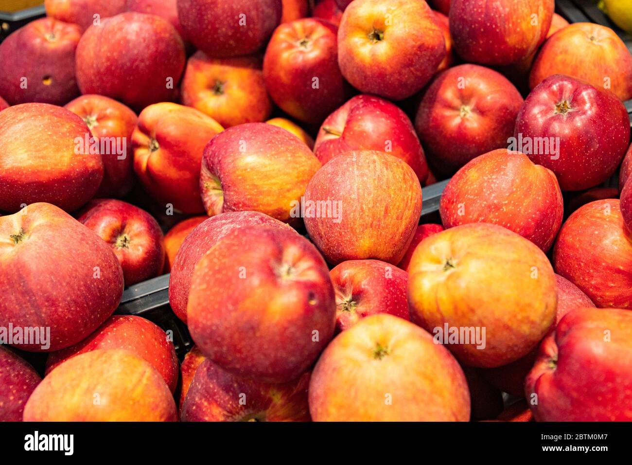 agriculture Fruit apples in the store Stock Photo - Alamy