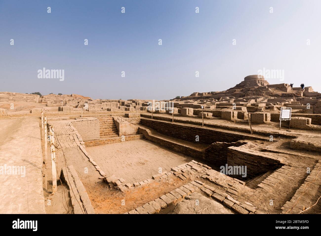 Mohenjo daro, Buddhist stupa and Great Bath, Indus Valley Civilisation, 2500 BCE, Larkana District, Sindh Province, Pakistan, South Asia, Asia Stock Photo