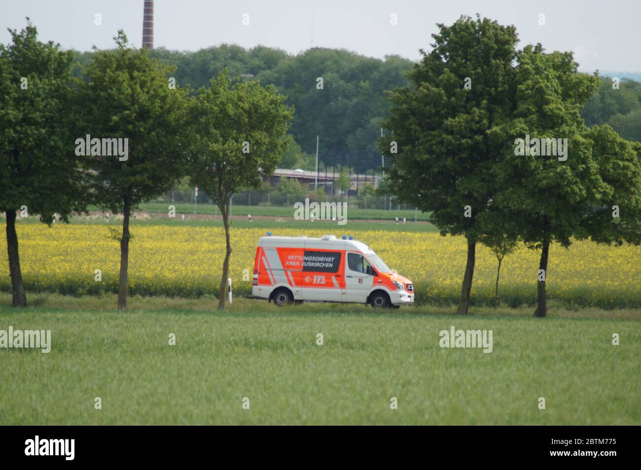 Krankenwagen im Einsatz Stock Photo - Alamy