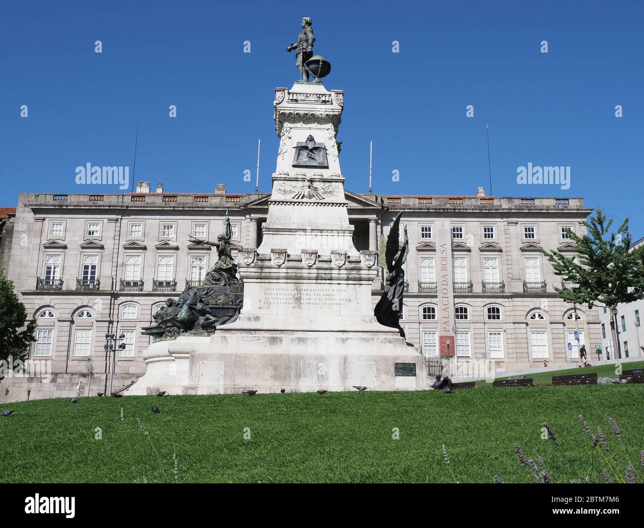PORTO, PORTUGAL on SEPTEMBER 2019: Palacio da Bolsa palace and statue at  Infante D. Henrique square in historical district of european city, clear  blu Stock Photo - Alamy