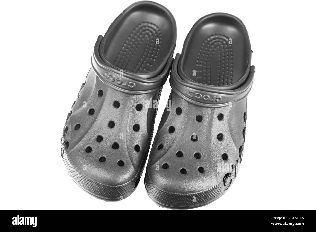 show me a picture of crocs shoes