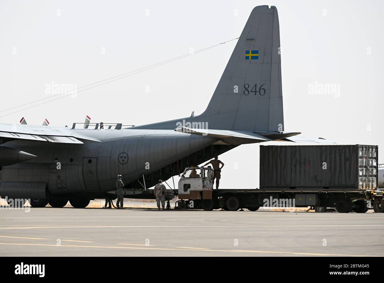 MALI, Gao, Minusma UN peace keeping mission, airport Gao, freight transport by swedish airforce with Lockheed C-130 Hercules Stock Photo