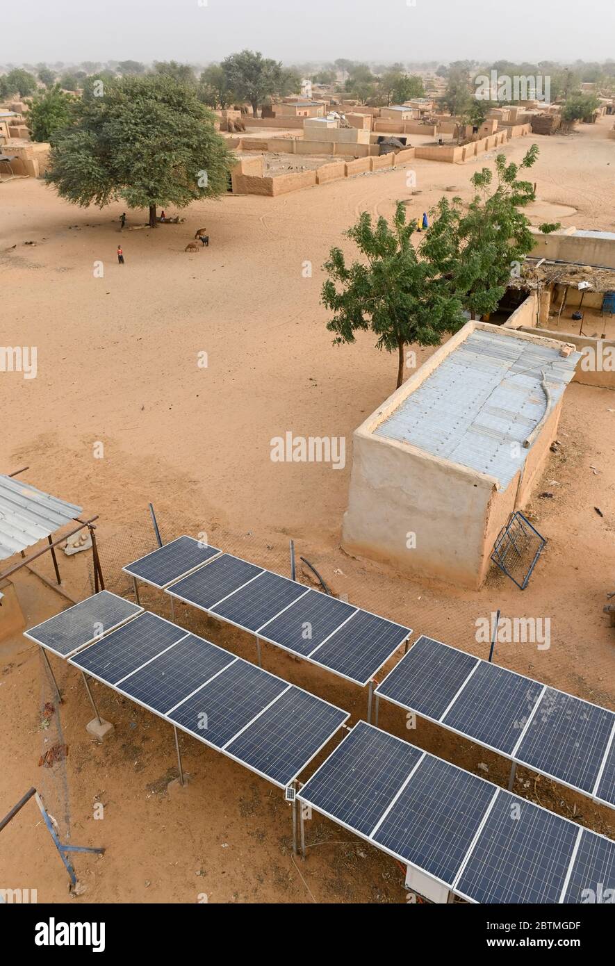 NIGER, Maradi, village Dan Bako,  Photovoltaic solar system  for water pumping / Solaranlage zum Wasser pumpen Stock Photo