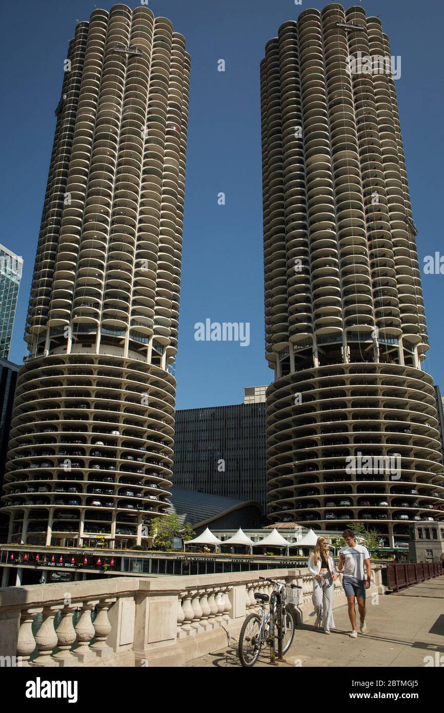 Chicago, IL, USA – September 25, 2015: Marina City Towers In Downtown  Chicago. Buildings For Parking. Stock Photo, Picture and Royalty Free  Image. Image 147543365.