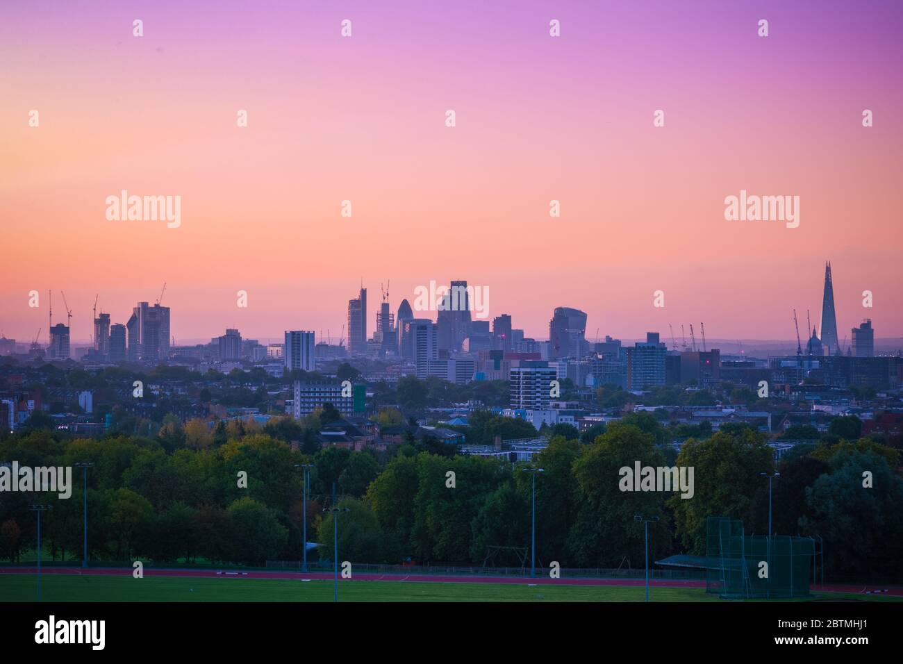 View towards London city skyline at sunrise from Parliament Hill in Hampstead Heath Stock Photo