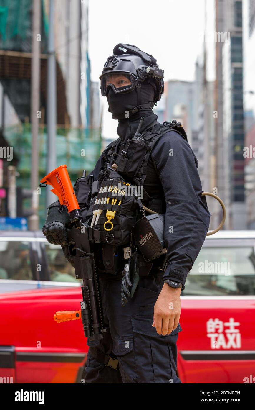 Central, Hong Kong. 27 May, 2020 Hong Kong Protest Anti-National Anthem Law. Riot Police officer, a regular sight on the streets of Hong Kong now. Credit: David Ogg / Alamy Live News Stock Photo